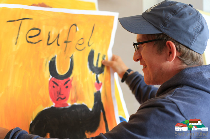 Das slideshow-Fenster „Impressionen aus dem Therapiebereich Malerei in der Siedlung Bühel“ anzeigen ...