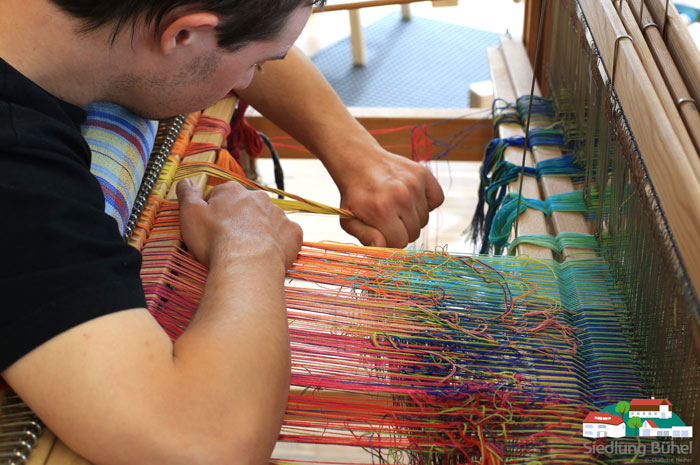 Das slideshow-Fenster „Impressionen aus der Textilwerkstatt in der Siedlung Bühel“ anzeigen ...